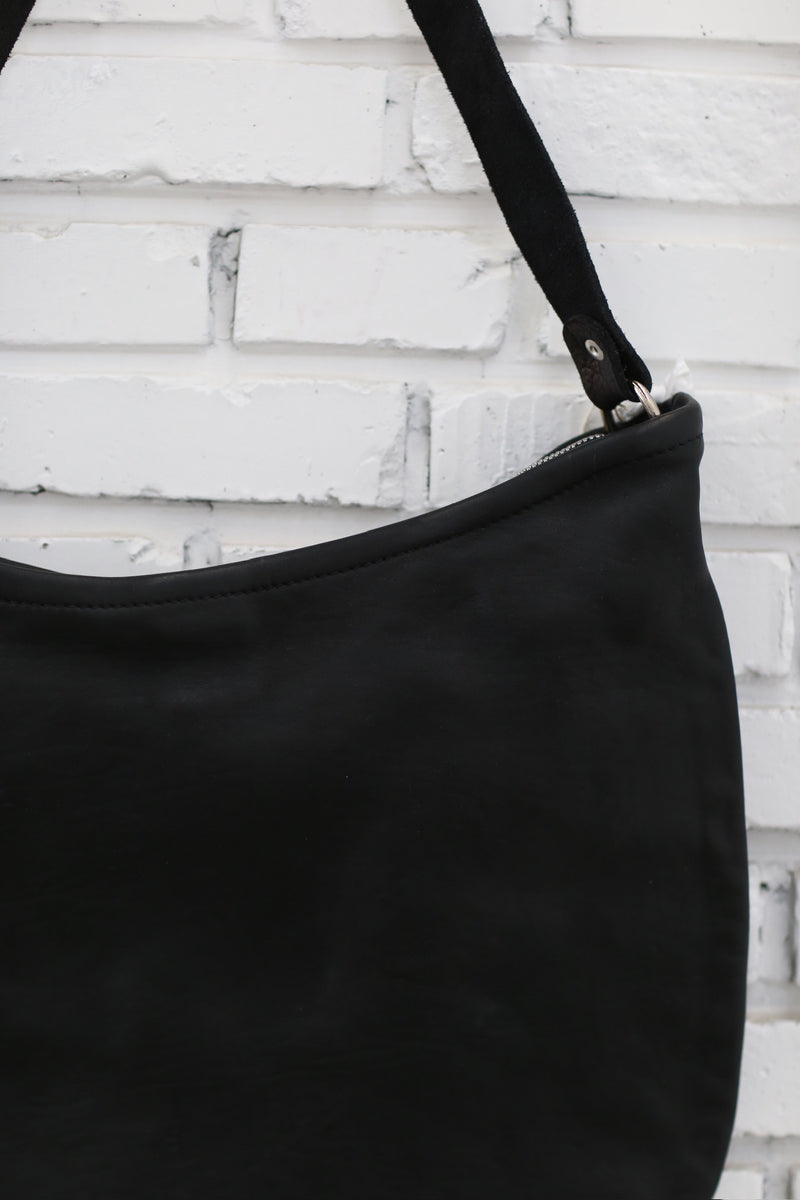 GUIDI Large Half Moon Bag Q25 Italy Craftsman GD-Q25-BLKT