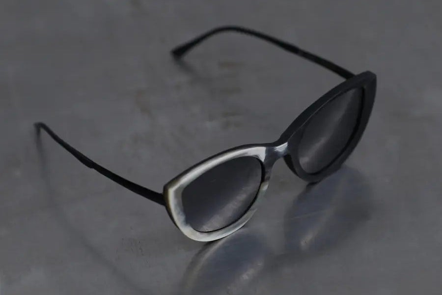 Rigards black and white frosted dark gray glasses RG1057