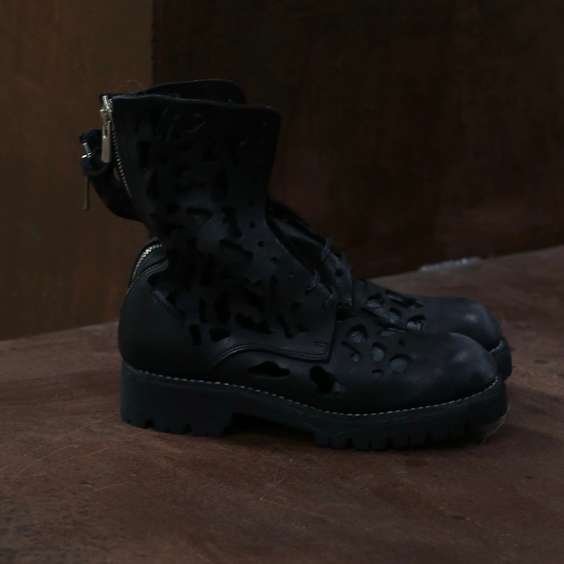 ショートブーツ・ブーティ GUIDI FW21 ANKLE BOOT WITH CUT OUT DETAILS (791_VLSBLKT) Guidi Cutout Lace-Up Zip Boots 791V_LSB
