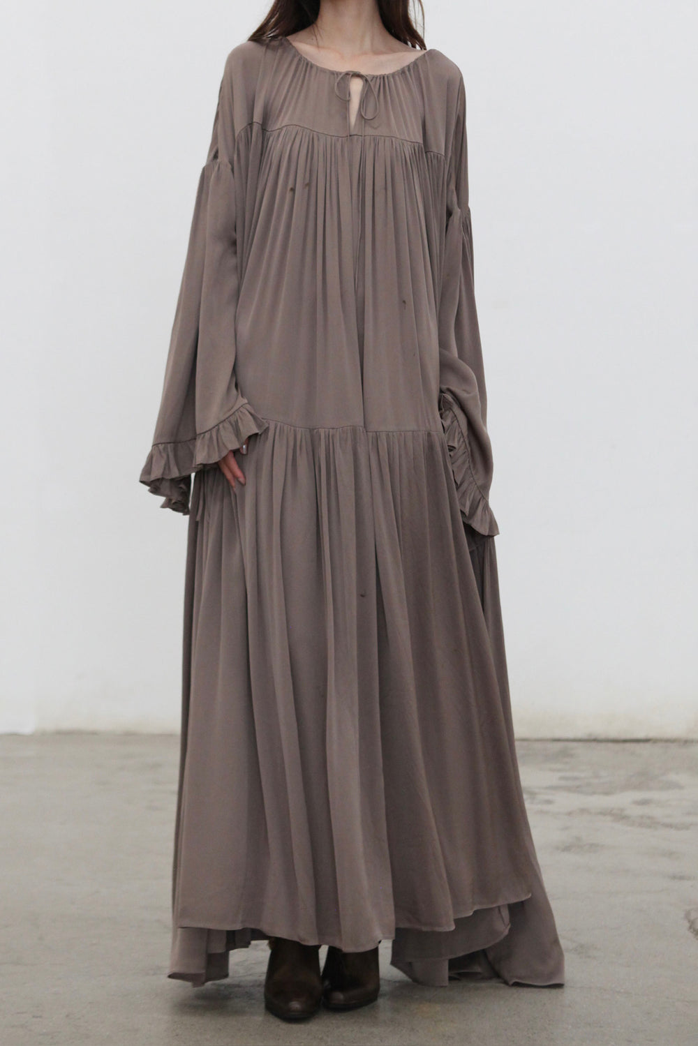 Mutedance 25 Autumn/Winter Hand-Dyed Long Lace Cuff Dress MD-MD25FW113-Sand (MD25FW114) S Mutedance 25 Autumn/Winter Hand-Dyed Long Lace Cuff Dress MD-MD25FW113-Sand (MD25FW114) S