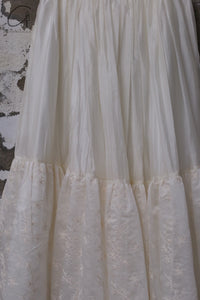 Pengtai Medication Room Clothing-object healing line Pleated midi skirt PT-MRS25B01-3-BAI White