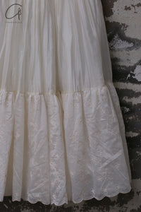 Pengtai Medication Room Clothing-object healing line Pleated midi skirt PT-MRS25B01-3-BAI White