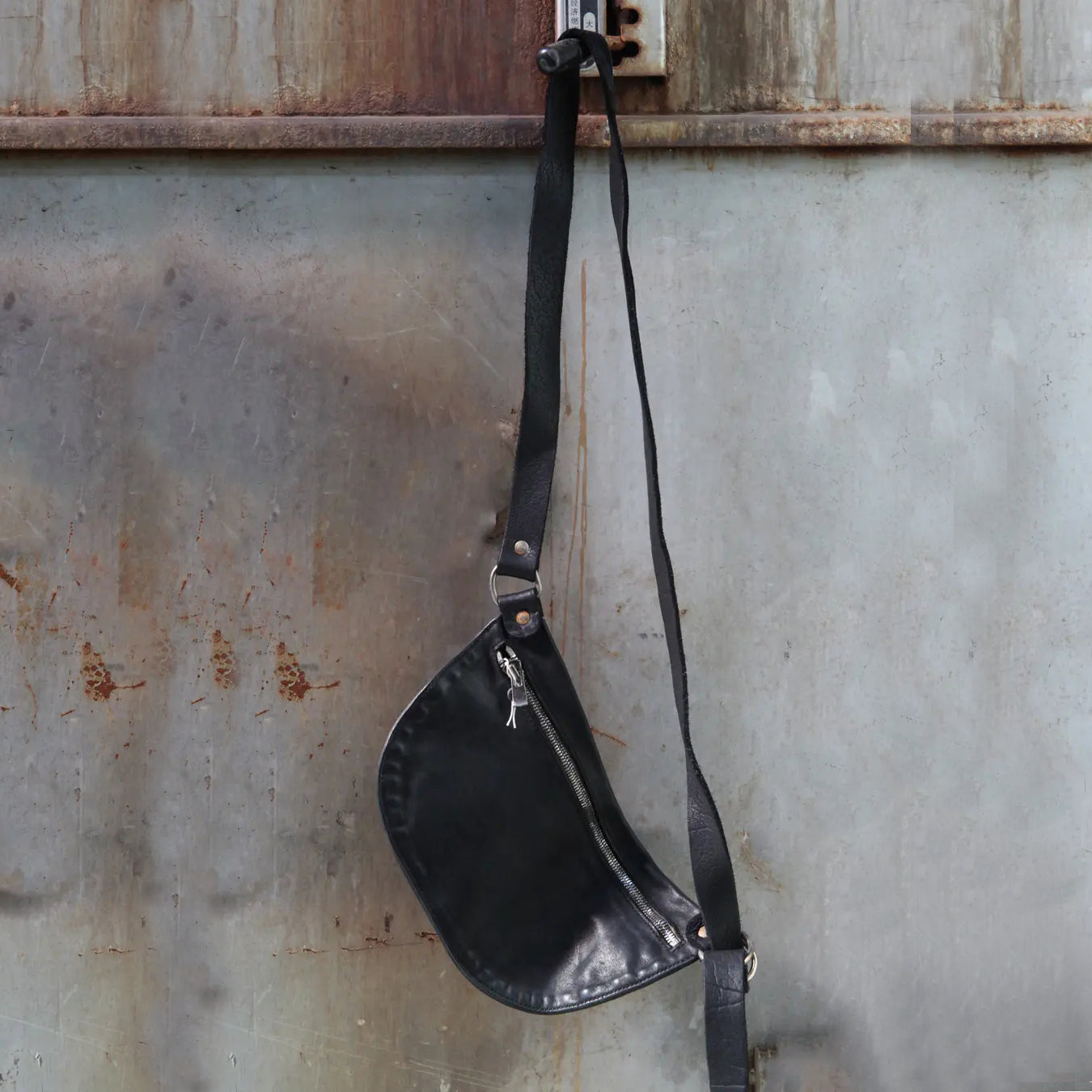 Guidi Q100 shoulder bag black